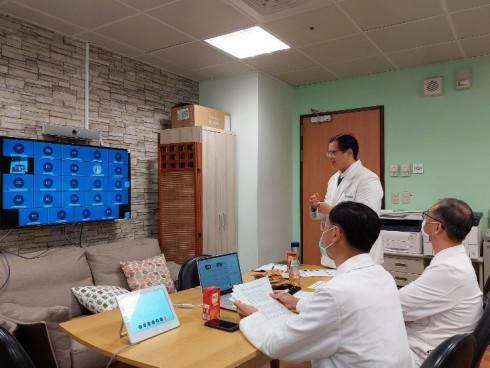 右圖：花蓮慈濟醫院中醫部吳立工醫師回答參與者提問。