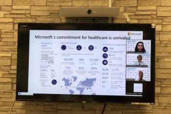 右圖：菲律賓微軟亞洲健康產業Keren Priyadarshini總經理（右上角），介紹智慧健康照護及解決方案。（攝影／王亞慧）