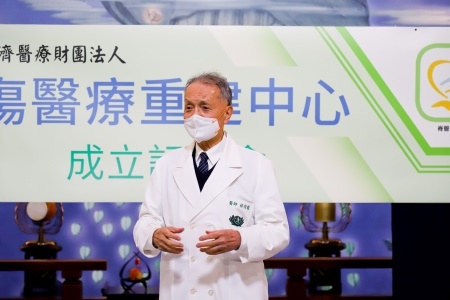 林俊龍執行長表示，證嚴上人創辦醫療志業，宗旨很單純就是一切為病人
