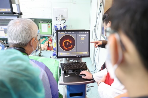 花蓮慈院為全臺灣第三家、東部第一家引入「血管內衝擊波鈣化處理技術」的醫療院所，並於二零二三年二月完成東部首例使用IVL治療的手術。