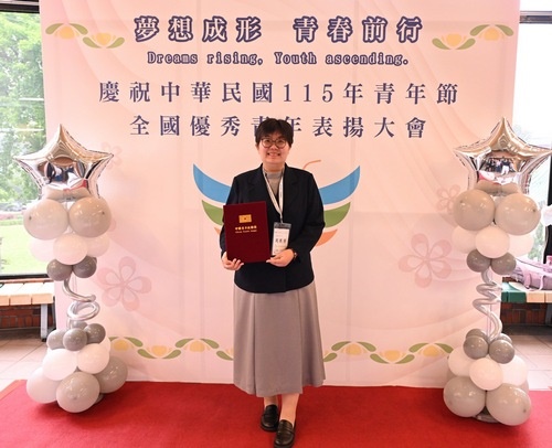 花蓮慈院三醫護獲花蓮縣優秀社會青年 護理部周英芳獲選全國楷模