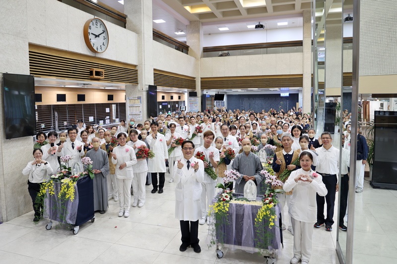行動浴佛分享愛　祝願病人康復、母親節平安