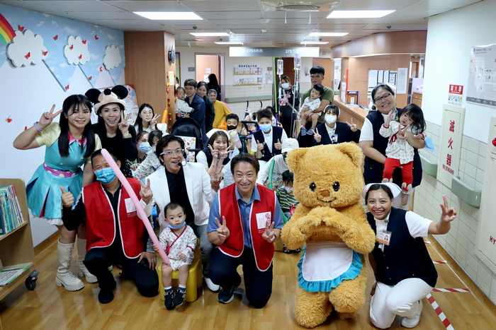 漢堡熊與獵魔女團出動！花蓮慈院二七西病房提前歡慶兒童節
