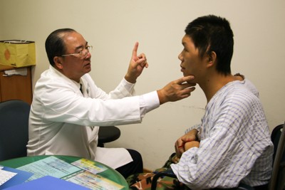 跨海醫治罕見巨大「腦下垂體瘤」　郭明陽感恩踏上返鄉路