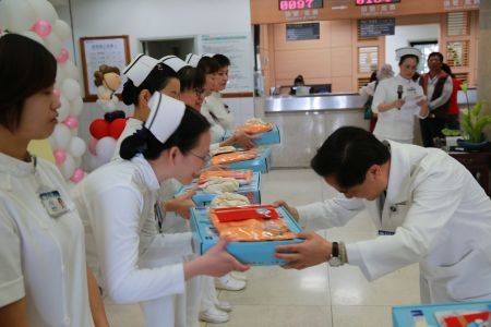 修福持慧閃耀護理之光　花蓮慈院護理師表揚大會