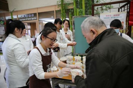 薏芍糙米養生粥　花蓮慈院募愛共度營養師節