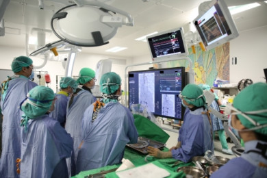 在2019年建置完成高階整合型手術室，提供內外科醫療團隊一個可以互相合作，且即時、精準的治療平台