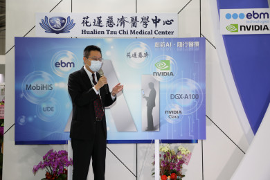EBM台灣區策略長陳迪智表示，除了整合系統之外，這次還引進了通過美國 FDA 第二級認證應用的 UDE，整合系統將合適的影像推送到醫師手邊，並且能結合 AI 判讀的輔助