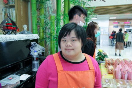 黎明庇護工場與花蓮慈院合作　給身障者新的就業機會