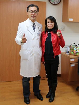 疼痛科主任王柏凱醫師為患有「梨狀肌症候群」的吳惠珠女士，進行「神經阻滯治療」，成功調理吳女士的疼痛感。 