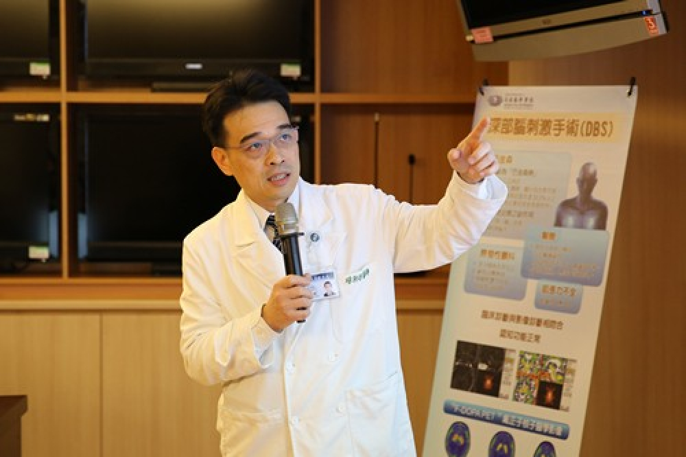 神經功能科主任陳新源，巴金森病目前以藥物與手術治療仍為主流。