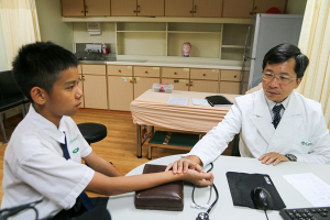 花蓮慈濟醫院中醫部兒科主任楊成湛醫師表示，中醫轉骨的主要課題並非只吃補藥，而是「基本功」的養成。