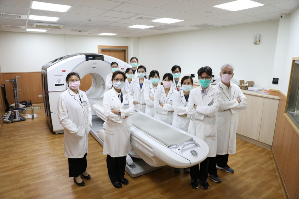 花蓮慈濟醫院為了提供更完善的醫療影像檢查，2020年8月引進新型「數位正子斷層照影掃描儀」