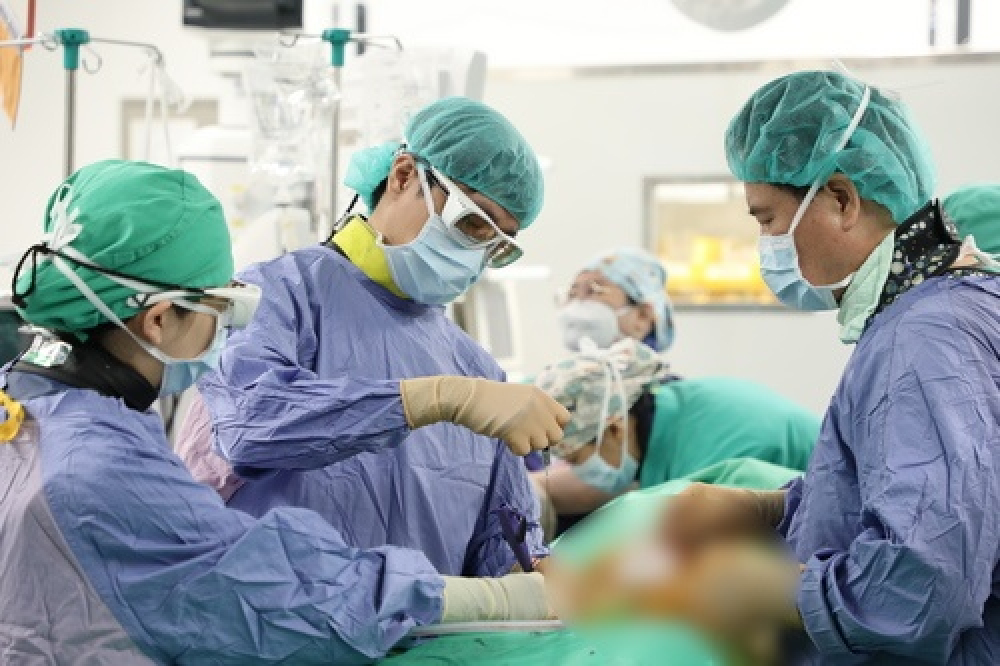 花蓮慈院心臟內外科跨團隊合作　主動脈瓣膜置換手術示範