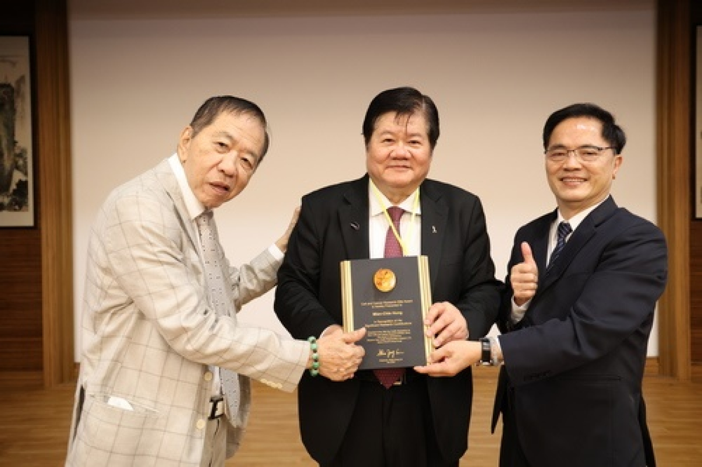 PPSSC頒發傑出研究成就菁英獎表揚中國醫藥大學校長洪明奇教授