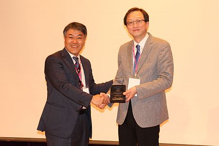 臺灣脊椎外科醫學會理事長于載九醫師感謝韓國我立德醫院院長臧宜盛醫師的分享(攝/黃思齊)
